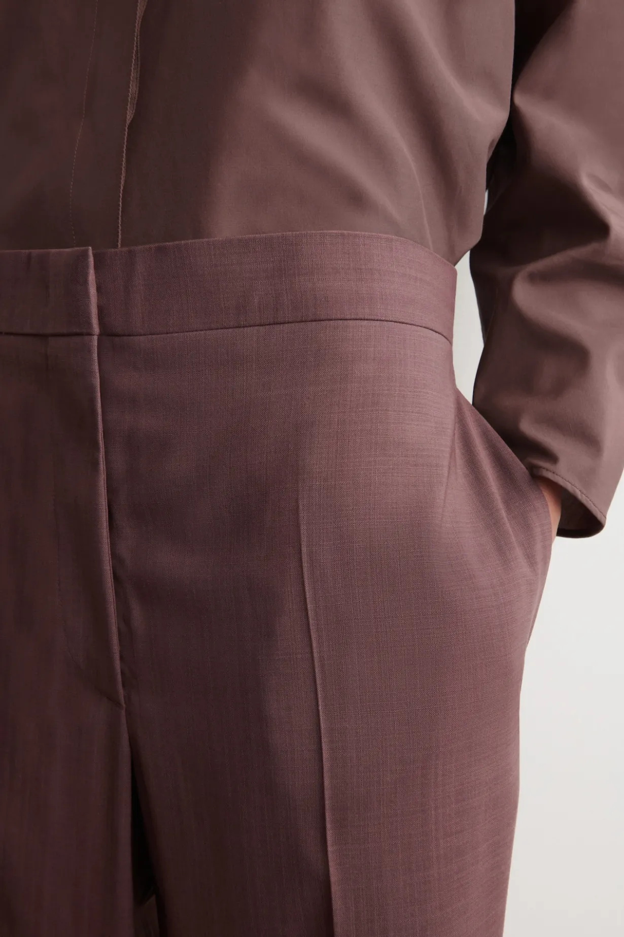 ELEGANTE HOSE AUS WOLLE MIT GERADEM BEIN