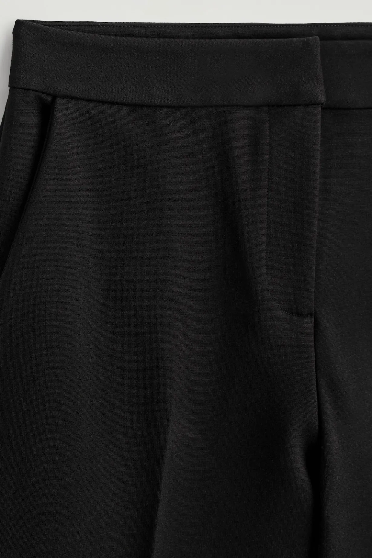 ELEGANTE HOSE MIT GERADEM BEIN