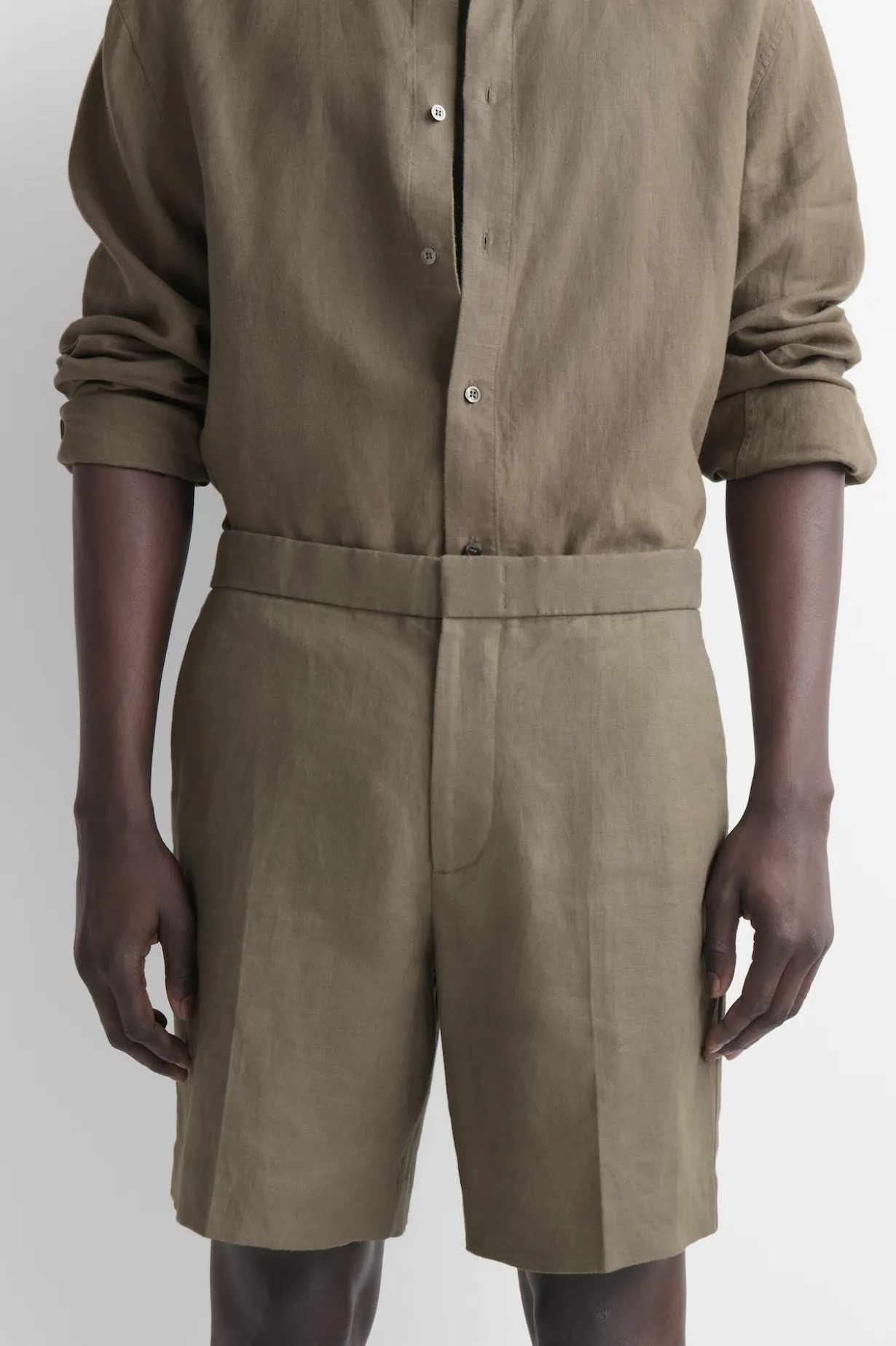 ELEGANTE LEINEN-SHORTS
