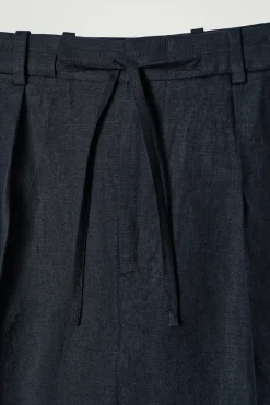 ELEGANTE LEINENSHORTS MIT KORDELZUGBUND