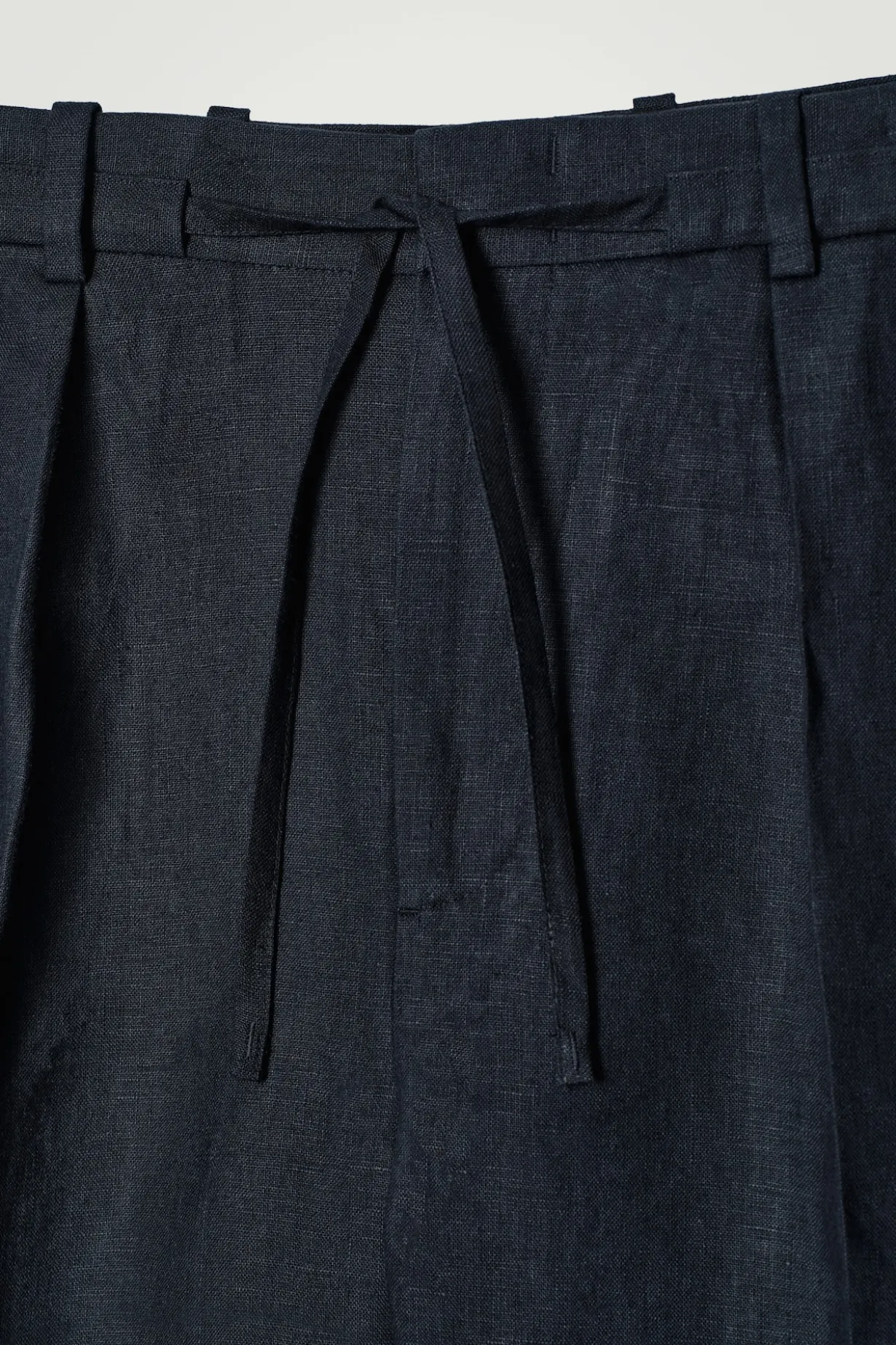 ELEGANTE LEINENSHORTS MIT KORDELZUGBUND