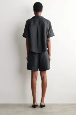 ELEGANTE LEINENSHORTS MIT ELASTISCHEM BUND