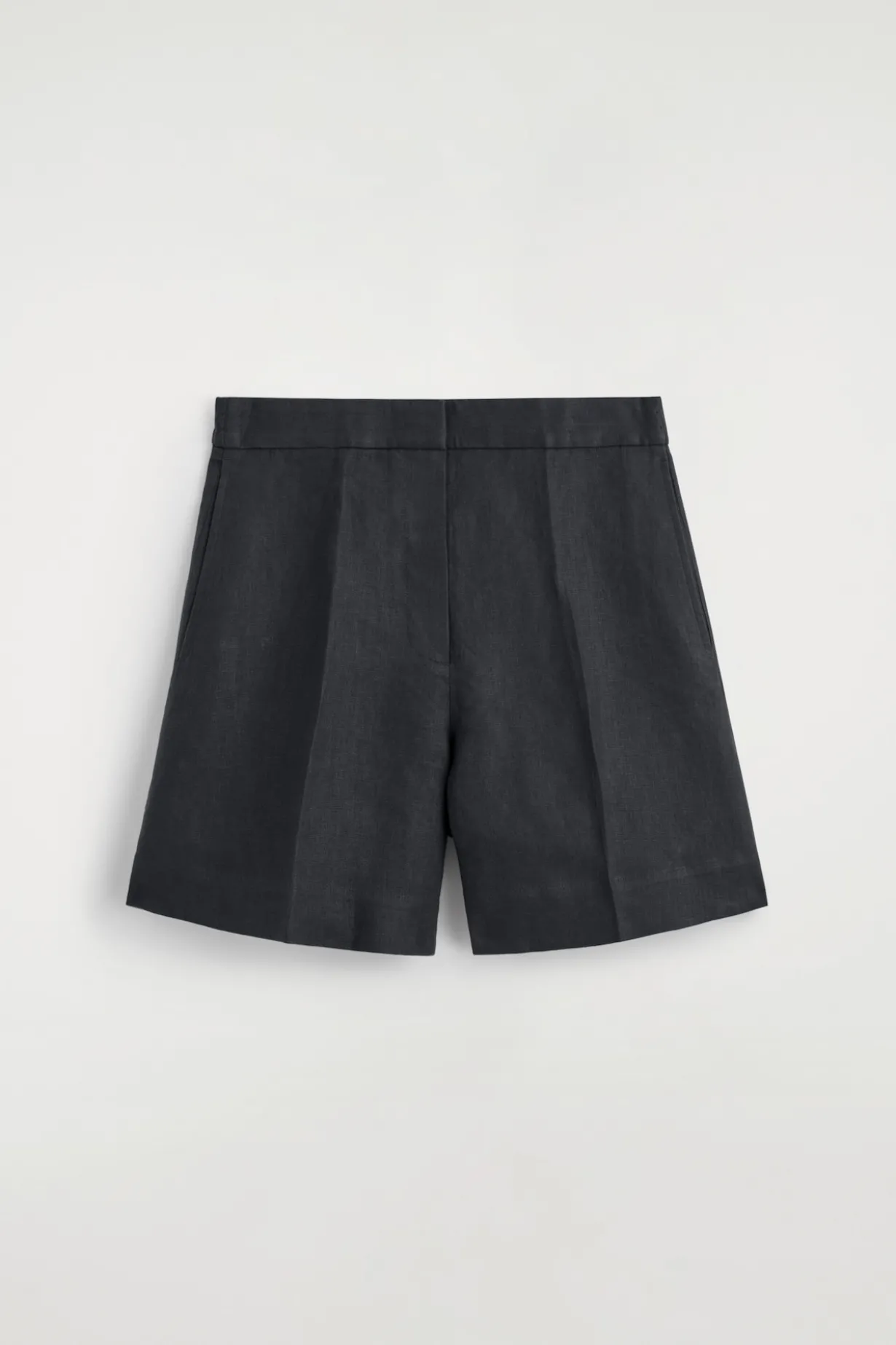 ELEGANTE LEINENSHORTS MIT ELASTISCHEM BUND