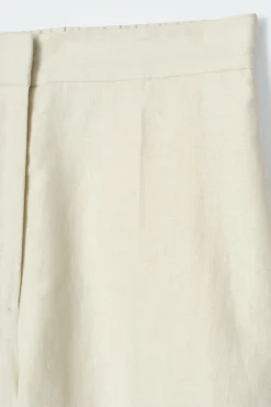 ELEGANTE LEINENSHORTS MIT ELASTISCHEM BUND