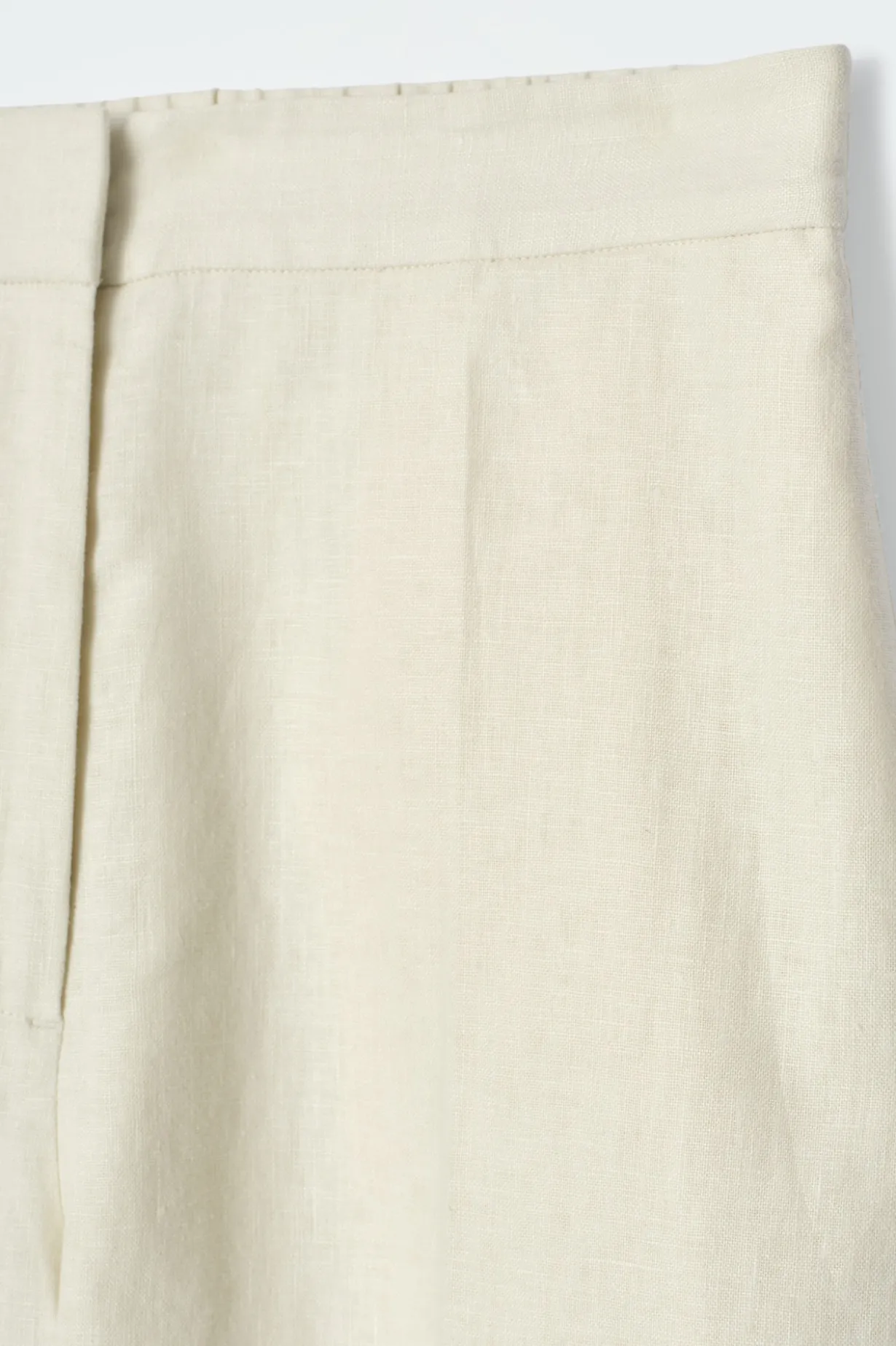 ELEGANTE LEINENSHORTS MIT ELASTISCHEM BUND