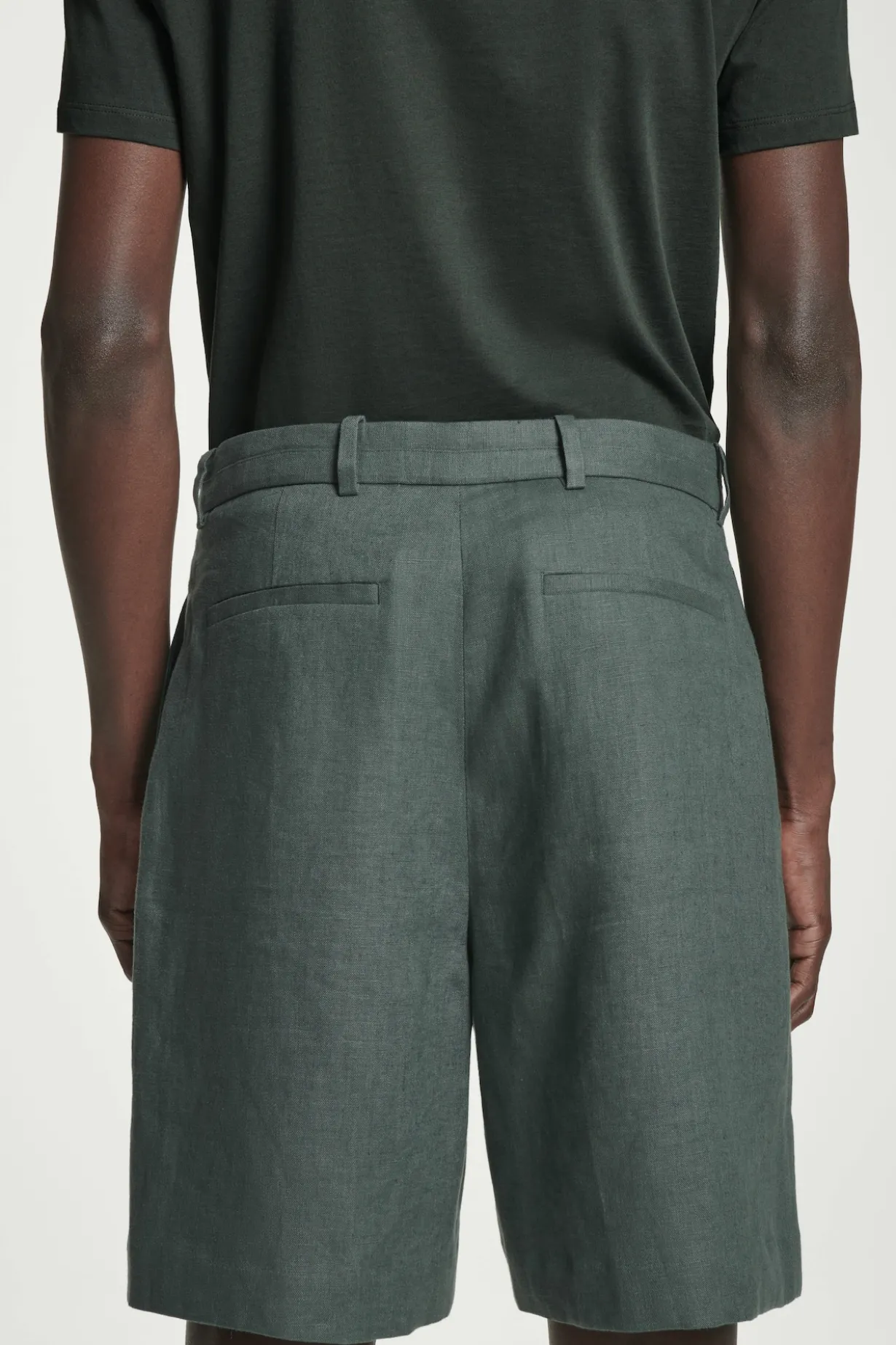 ELEGANTE LEINENSHORTS MIT KORDELZUGBUND