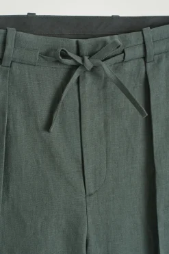 ELEGANTE LEINENSHORTS MIT KORDELZUGBUND