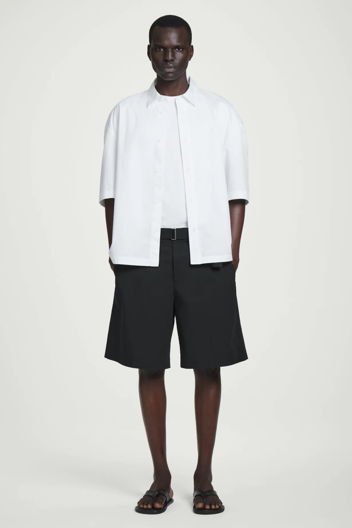 ELEGANTE SHORTS MIT GÜRTEL