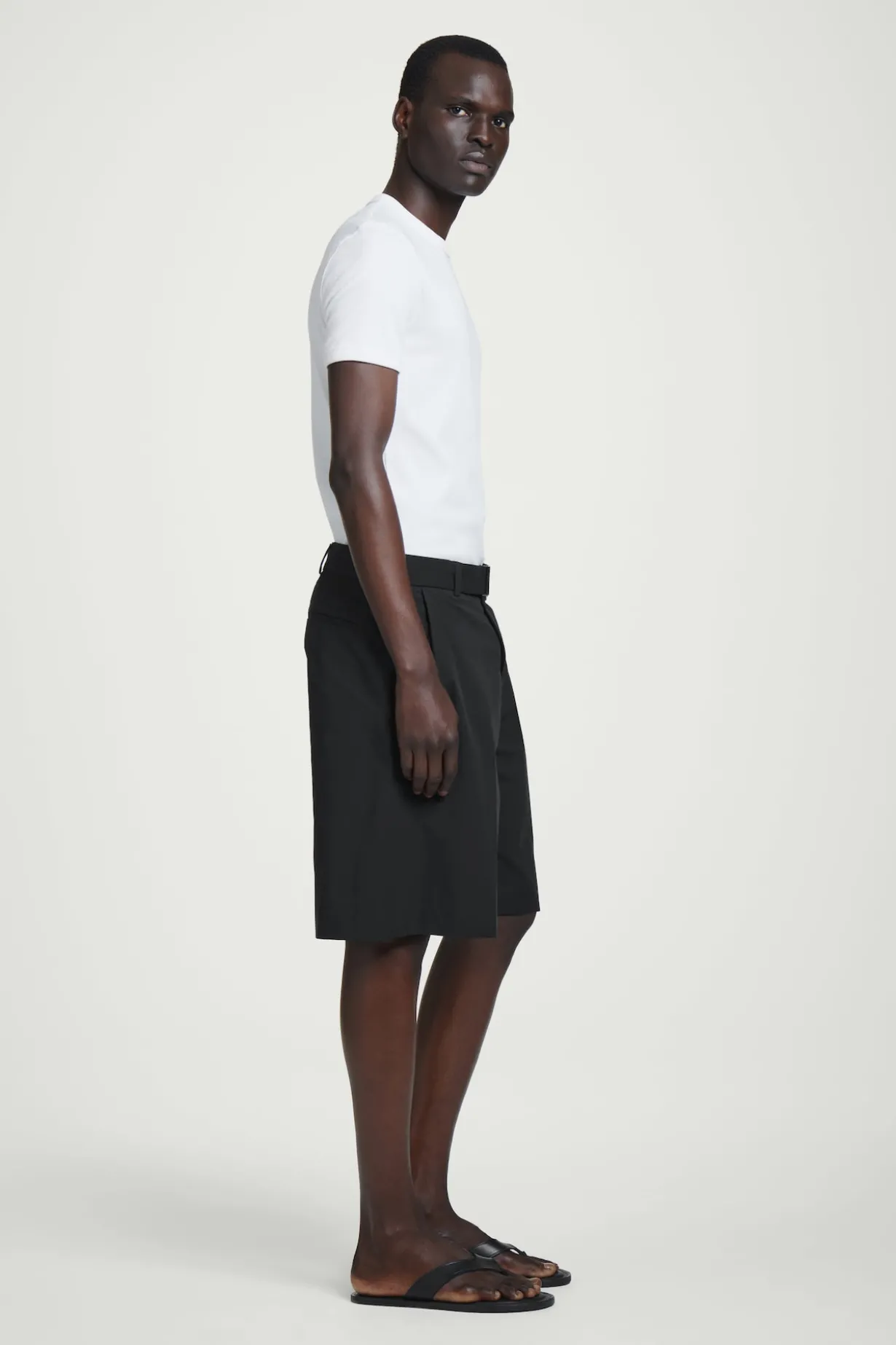 ELEGANTE SHORTS MIT GÜRTEL