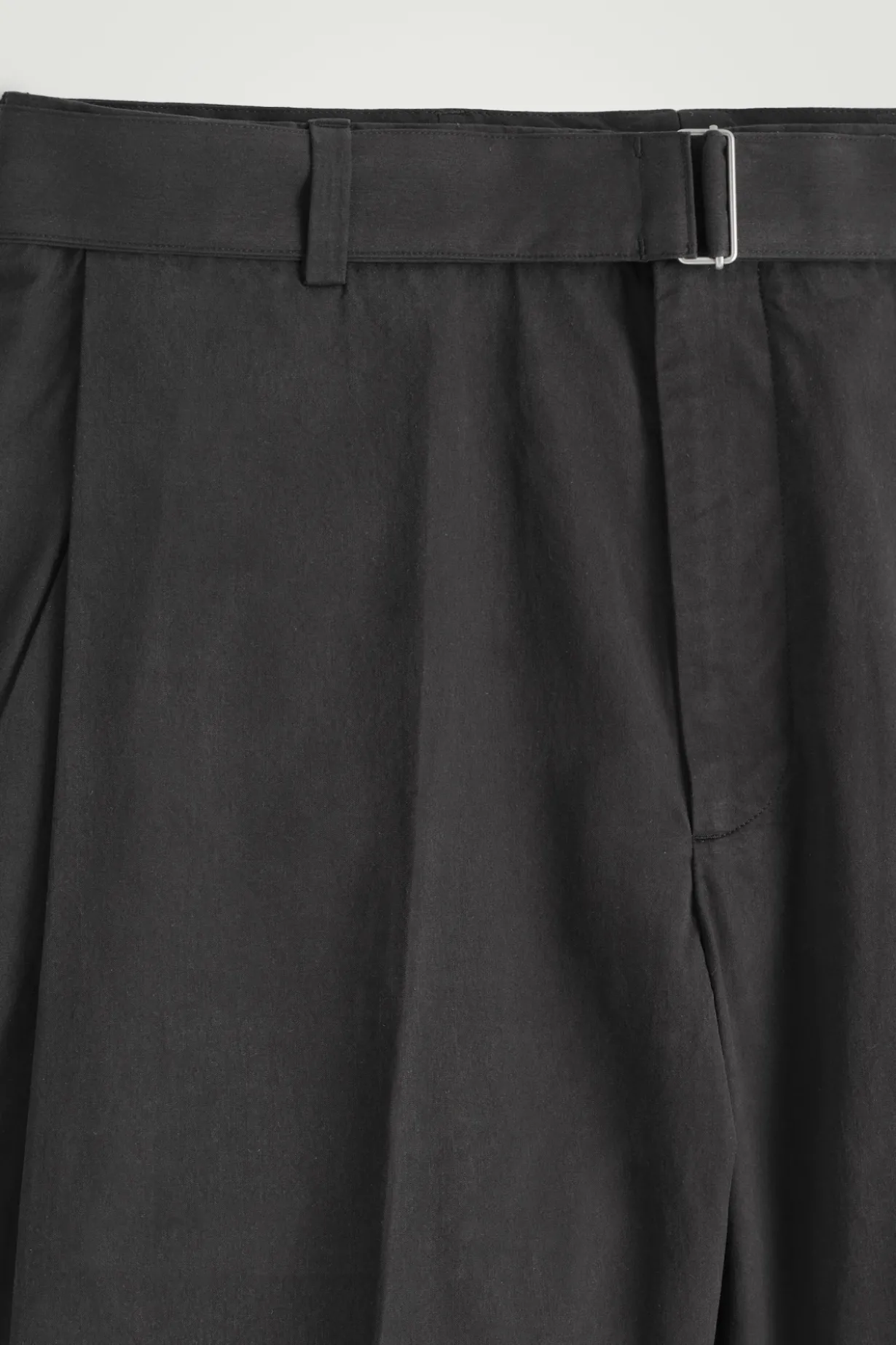 ELEGANTE SHORTS MIT GÜRTEL