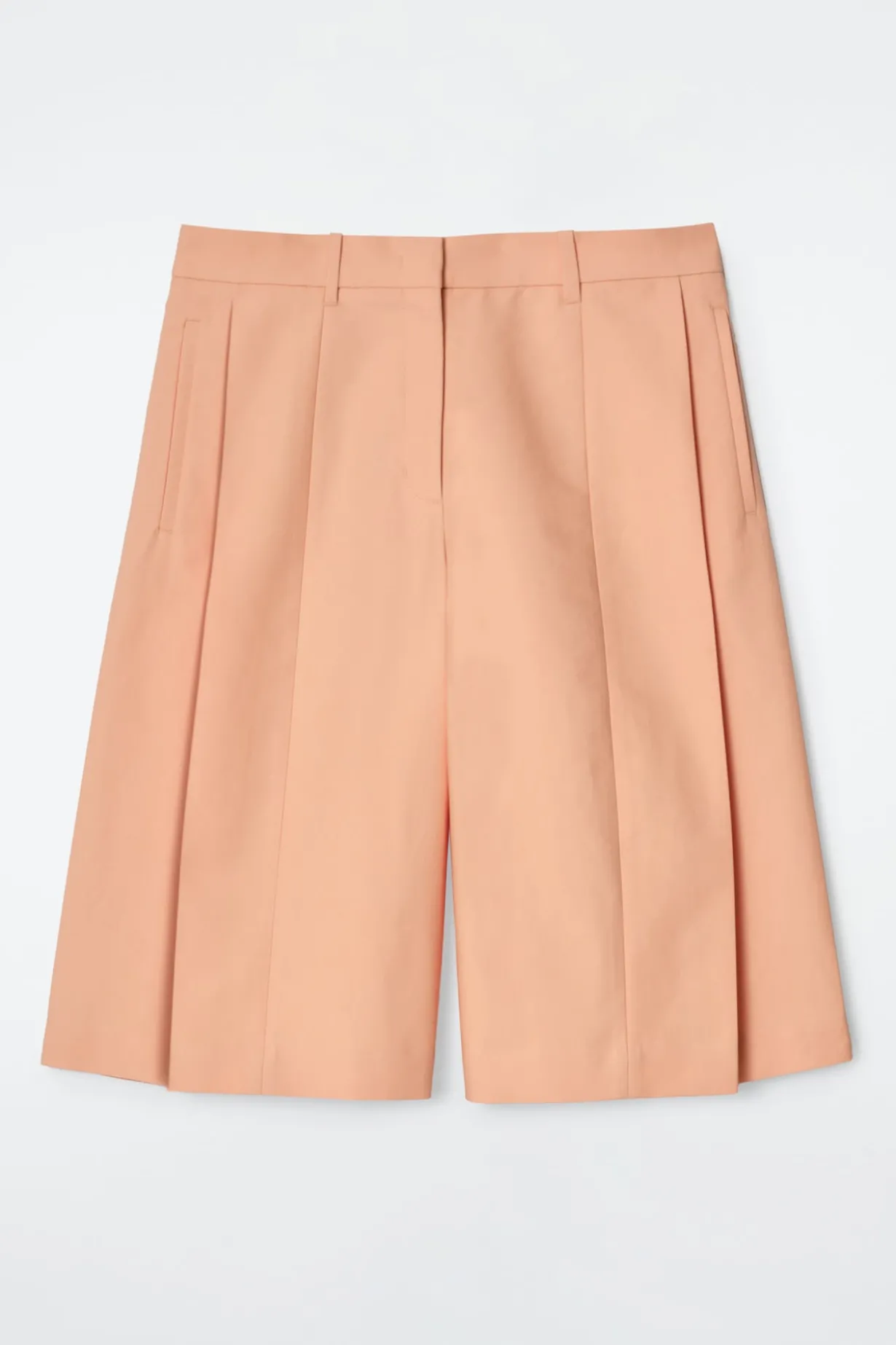 ELEGANTE SHORTS MIT WEITEM BEIN