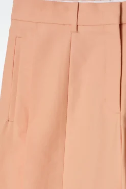 ELEGANTE SHORTS MIT WEITEM BEIN