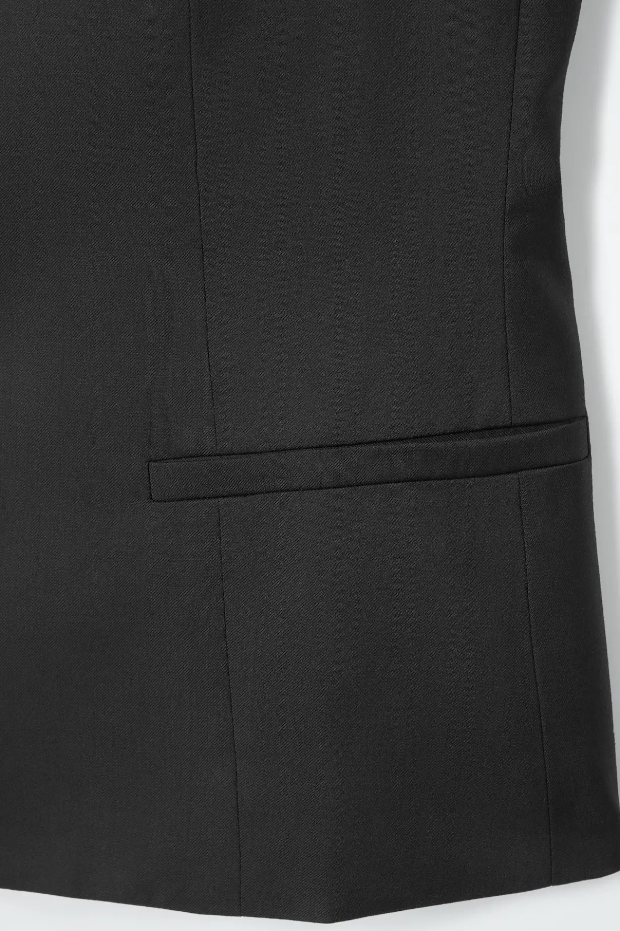 ELEGANTE WESTE AUS WOLLE