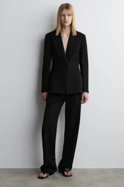 ELEGANTE WOLLHOSE MIT SCHMALEM BEIN
