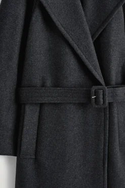 ELEGANTER MANTEL AUS WOLL-TWILL MIT GÜRTEL