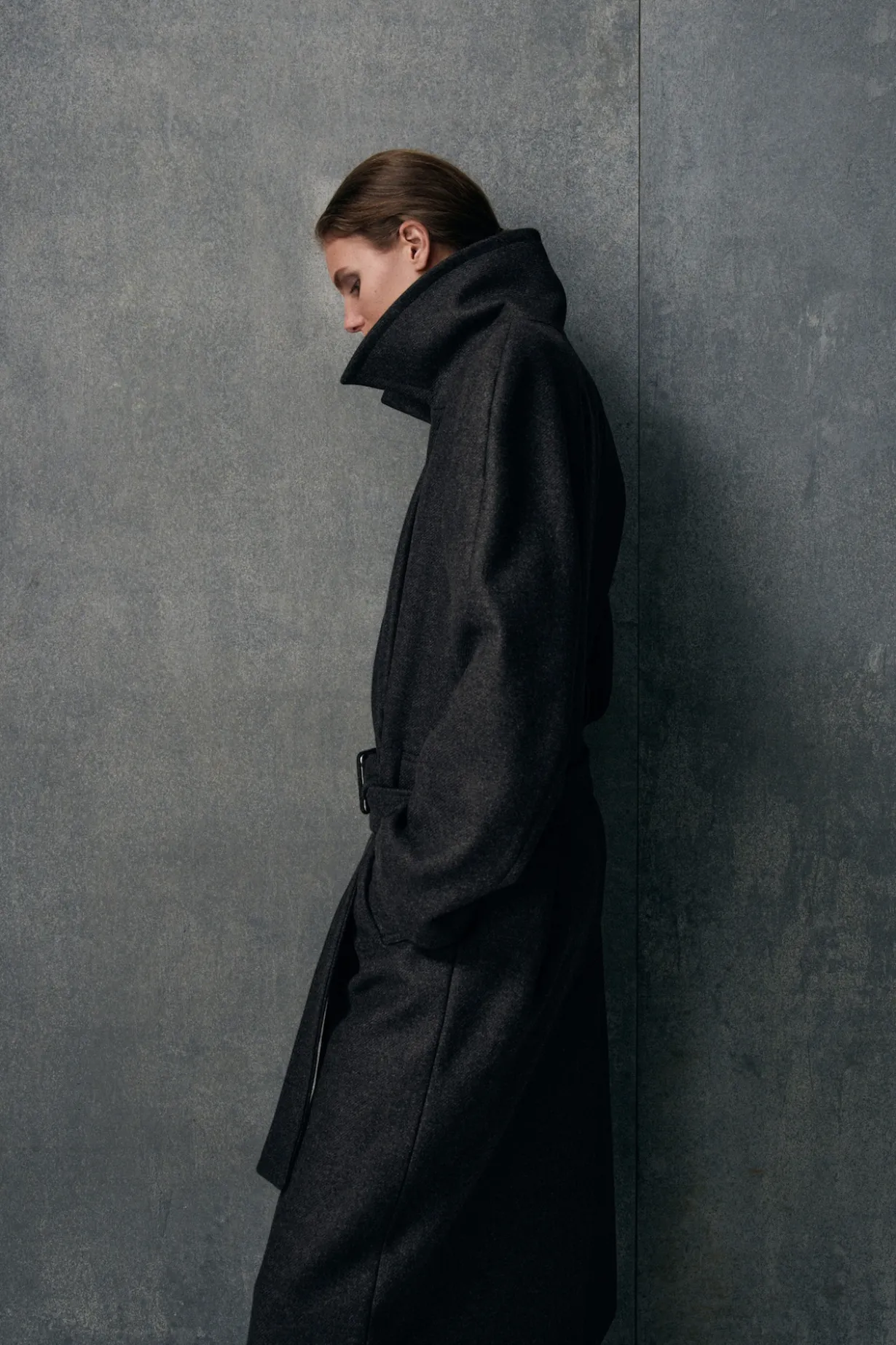 ELEGANTER MANTEL AUS WOLL-TWILL MIT GÜRTEL