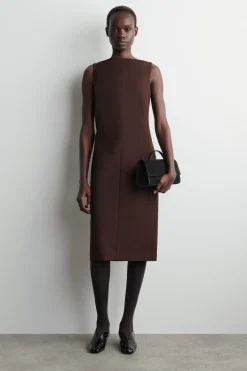 ELEGANTES MIDIKLEID AUS WOLLE