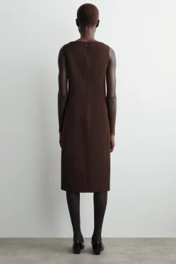 ELEGANTES MIDIKLEID AUS WOLLE