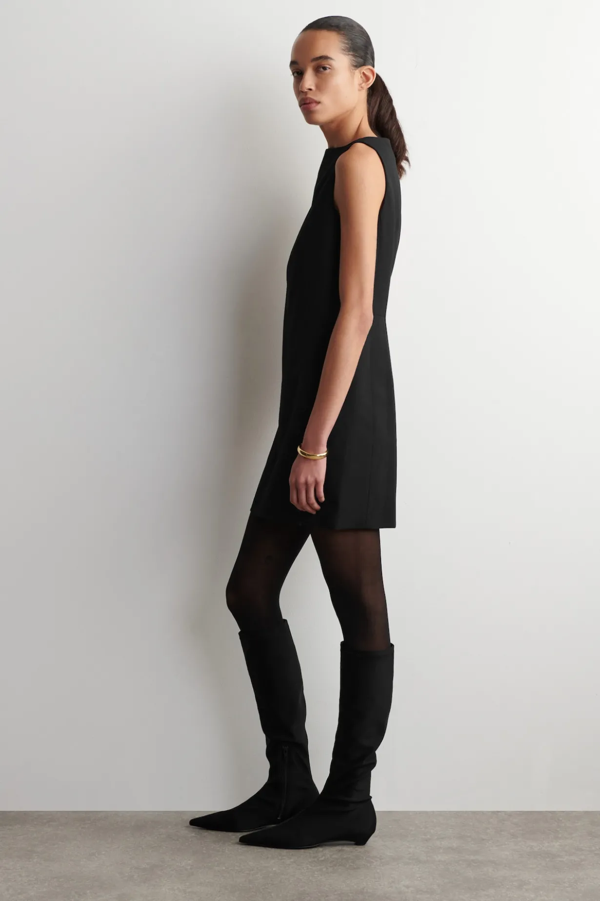 ELEGANTES MINIKLEID AUS MERINOWOLL-MIX