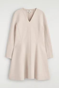 ELEGANTES MINIKLEID MIT V-AUSSCHNITT