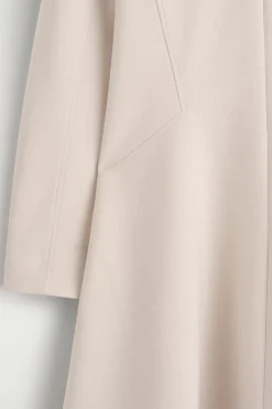 ELEGANTES MINIKLEID MIT V-AUSSCHNITT