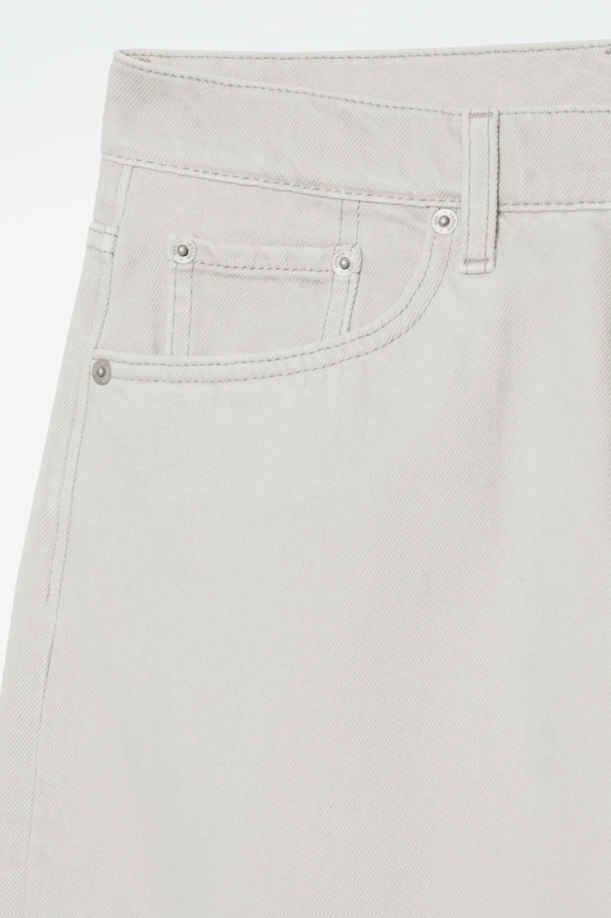 FACADE JEANS MIT GERADEM BEIN UND UMSCHLAG