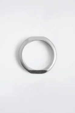 FACETTIERTER RING