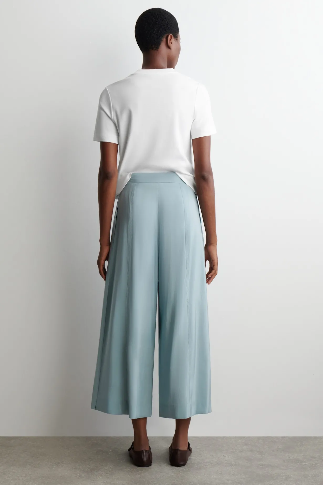 FLIEßENDE CULOTTES MIT FALTEN