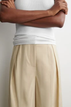 FLIEßENDE CULOTTES MIT FALTEN