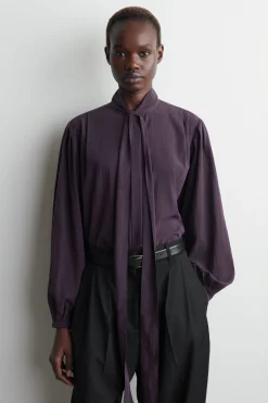 FLIESSENDE BLUSE MIT SCHALDETAIL