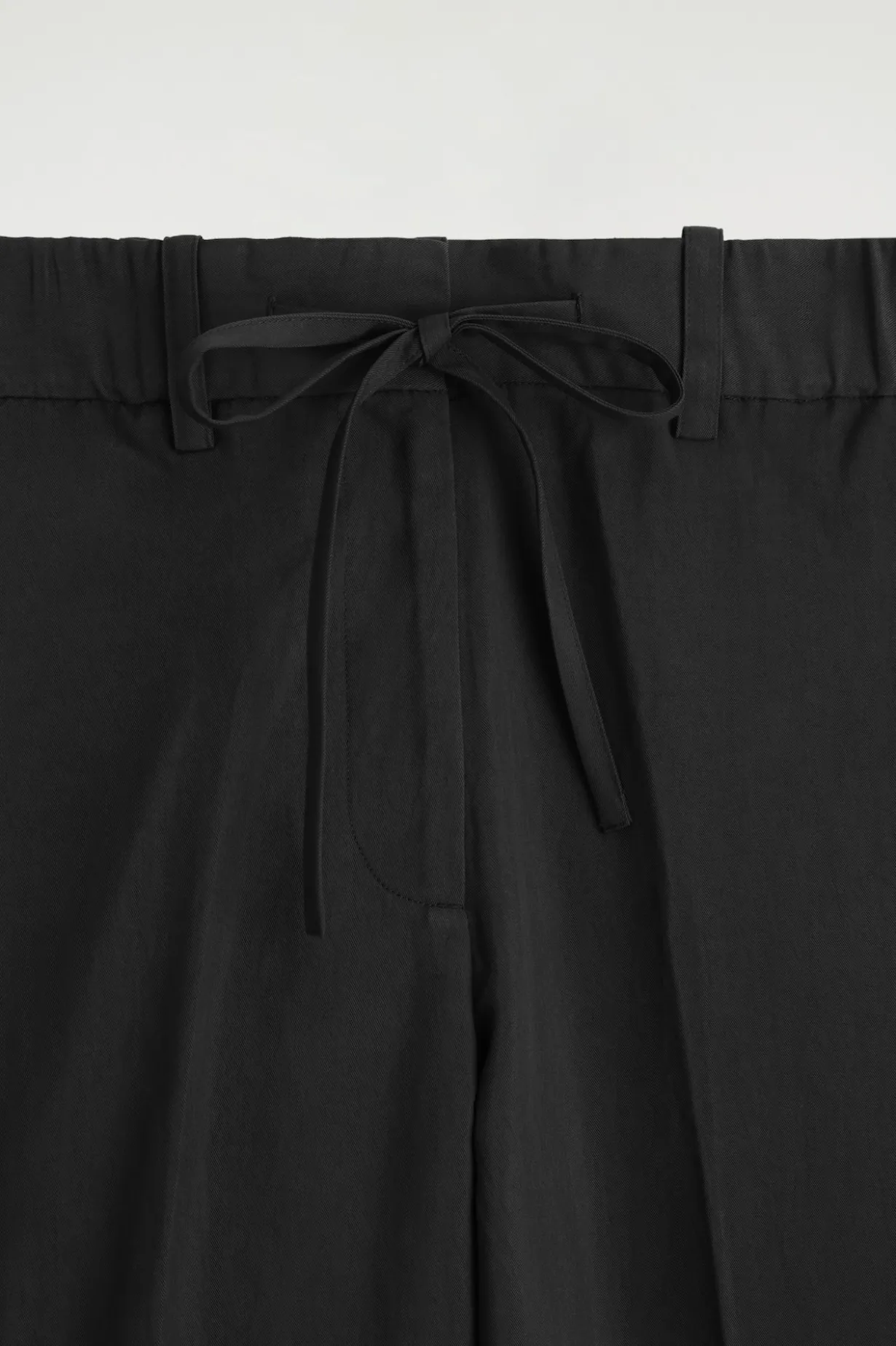 FLIESSENDE HOSE MIT KORDELZUGBUND