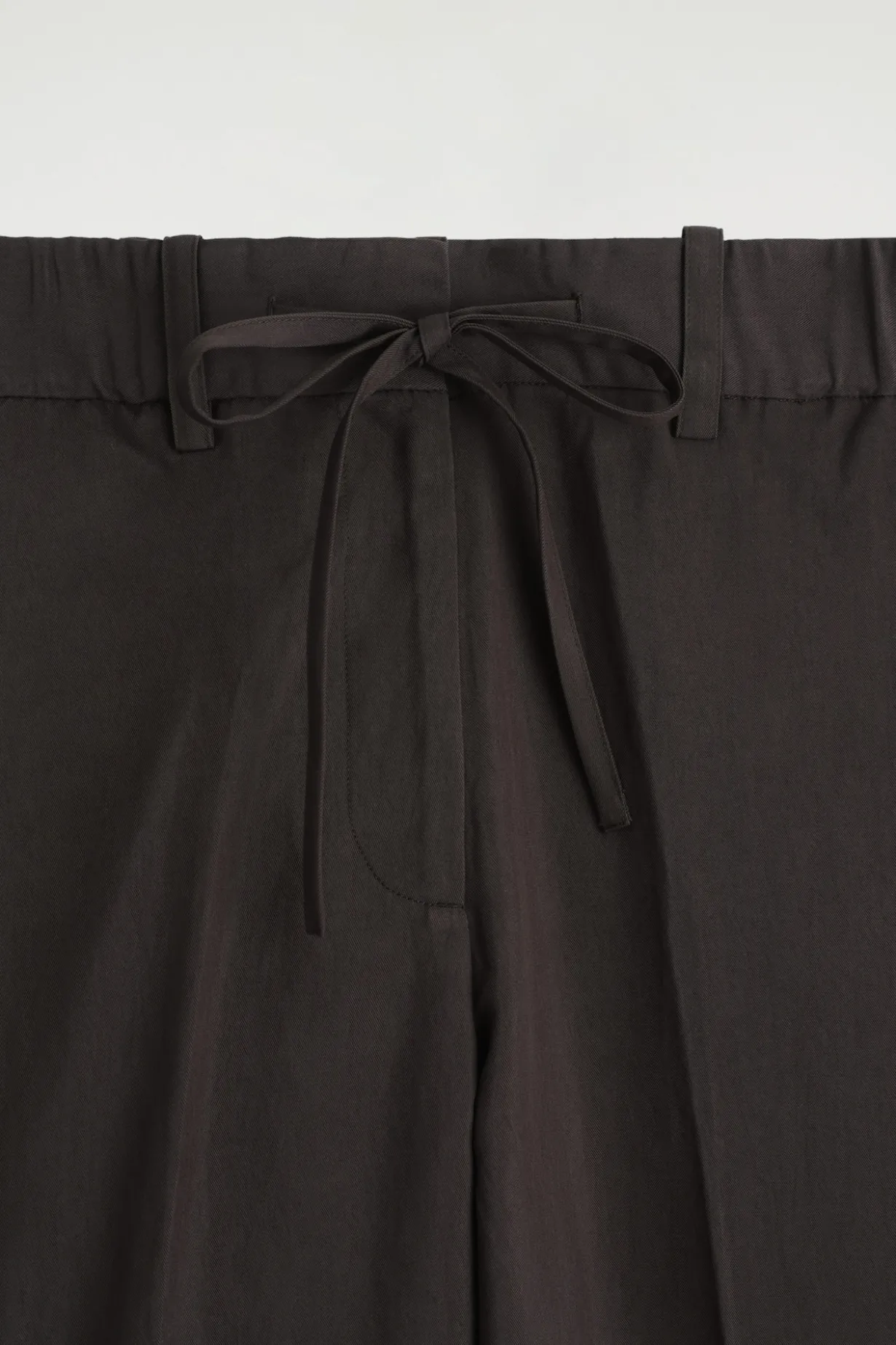 FLIESSENDE HOSE MIT KORDELZUGBUND