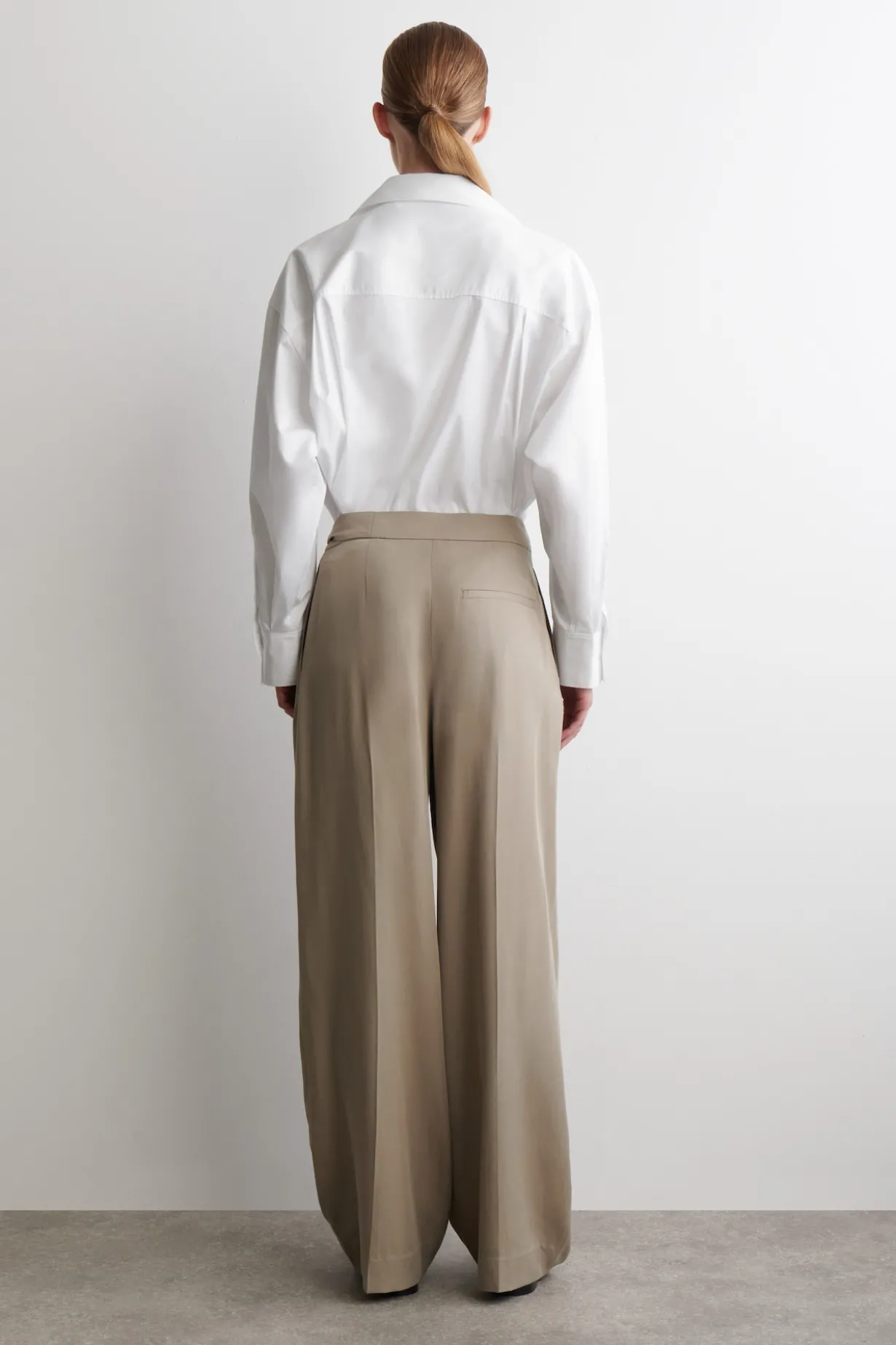 FLIESSENDE HOSE MIT WICKELFRONT