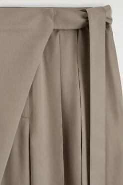 FLIESSENDE HOSE MIT WICKELFRONT