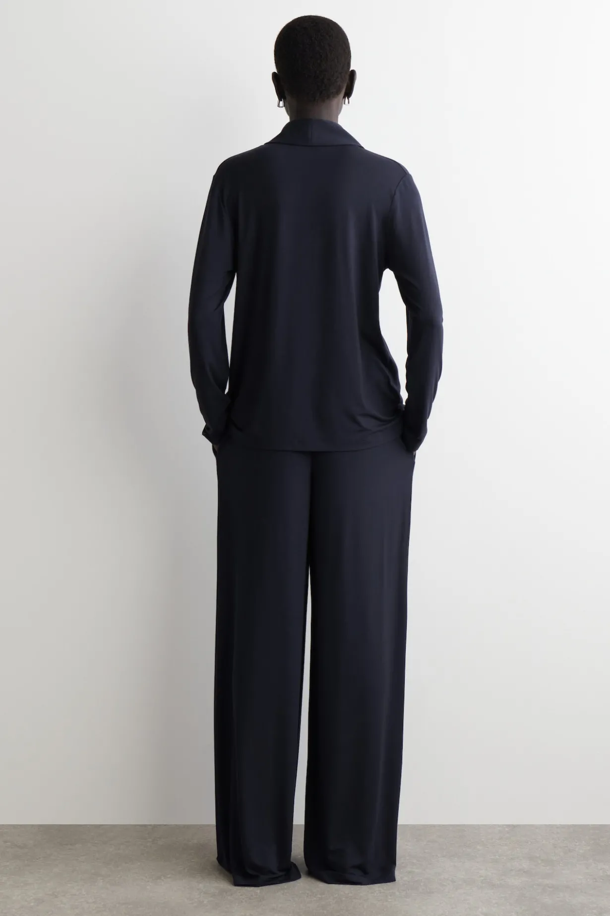FLIESSENDE JERSEYHOSE MIT WEITEM BEIN