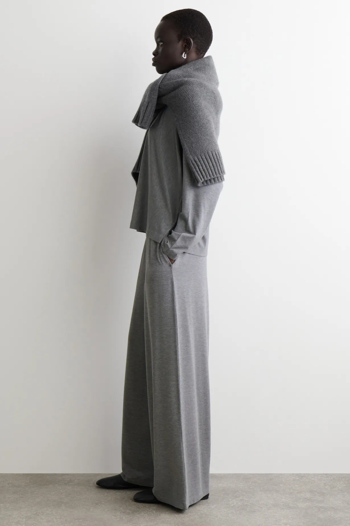 FLIESSENDE JERSEYHOSE MIT WEITEM BEIN