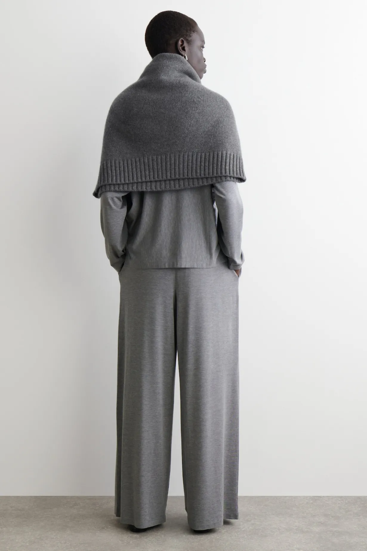 FLIESSENDE JERSEYHOSE MIT WEITEM BEIN
