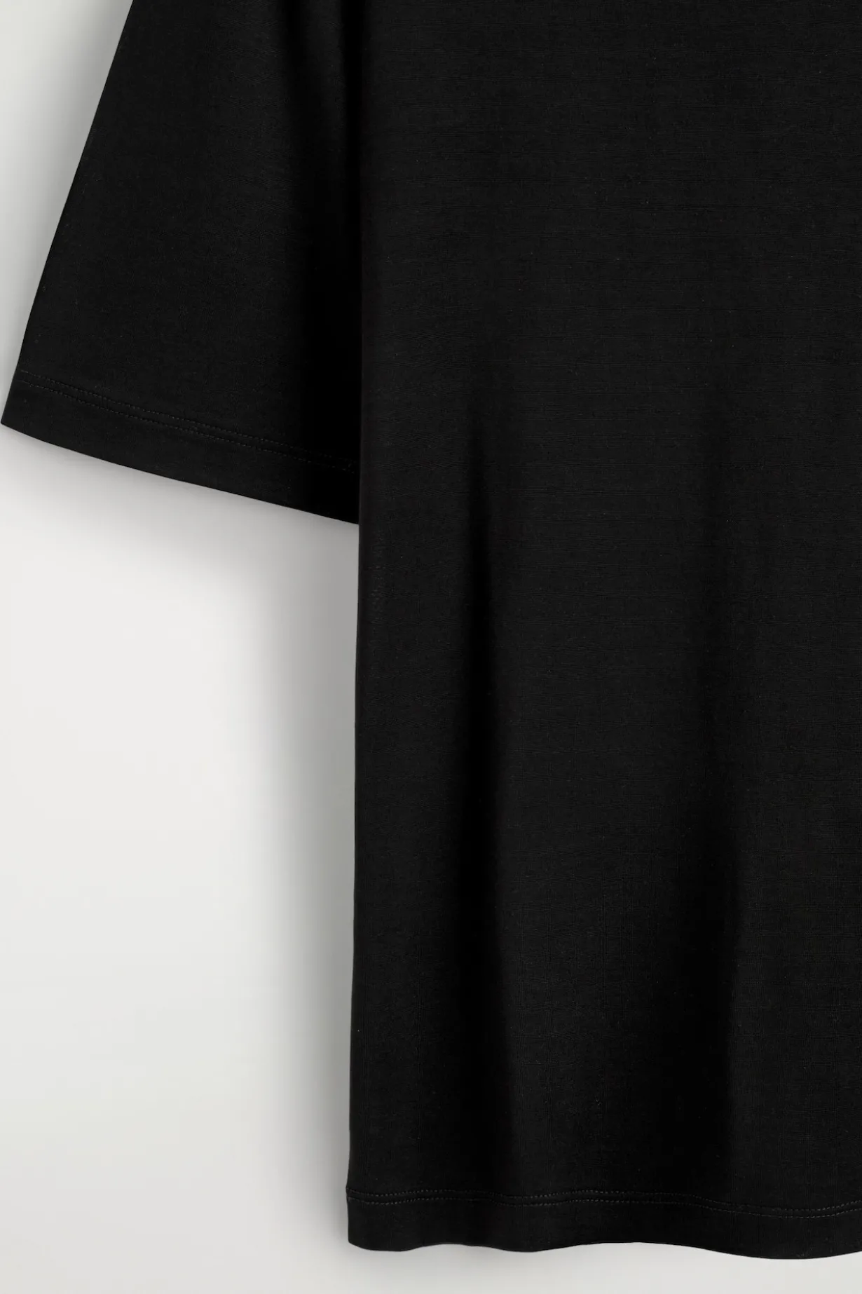 FLIESSENDES T-SHIRT AUS SEIDE