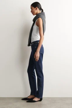 FLUTE JEANS MIT SCHMALEM BEIN