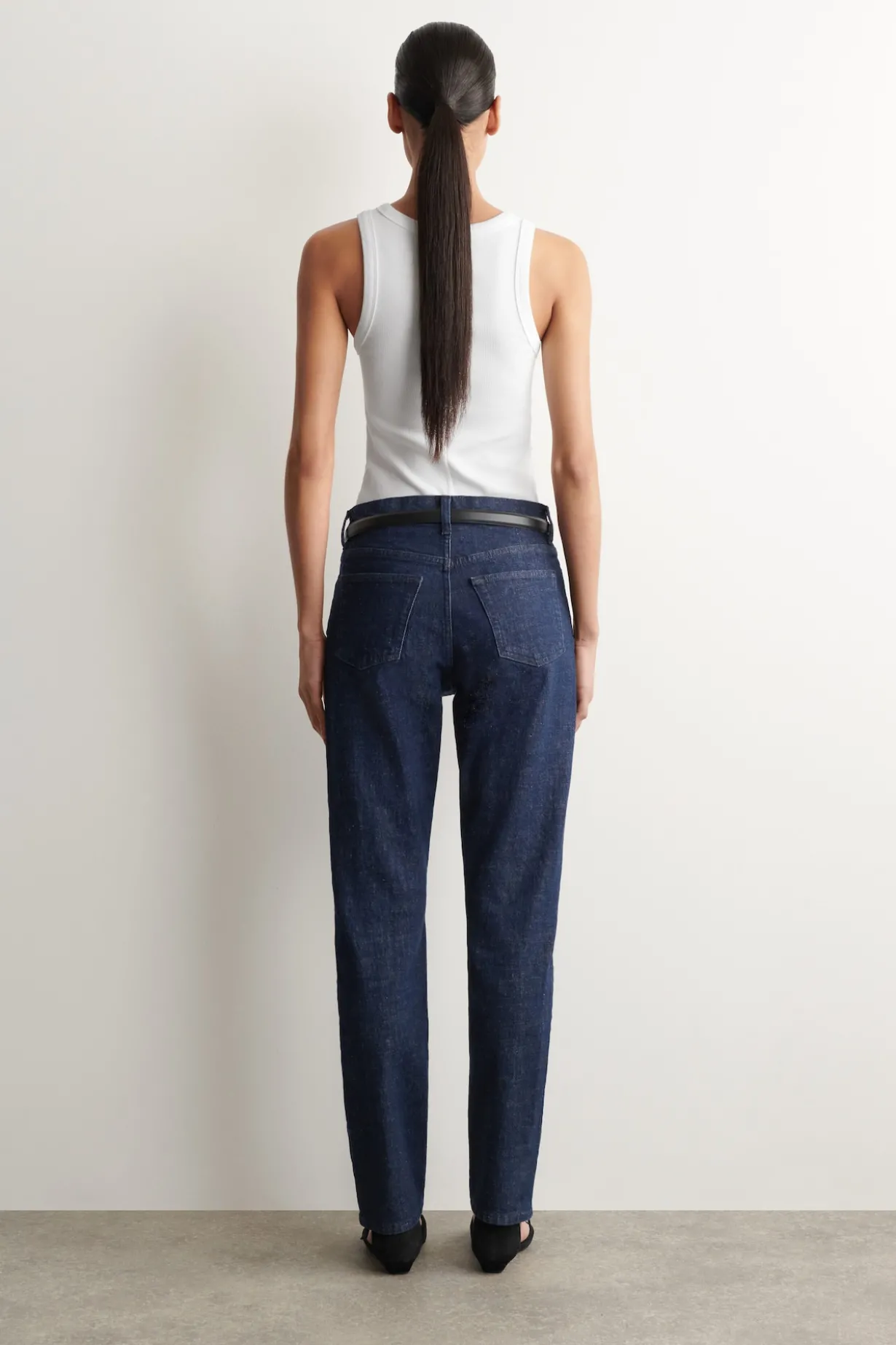 FLUTE JEANS MIT SCHMALEM BEIN