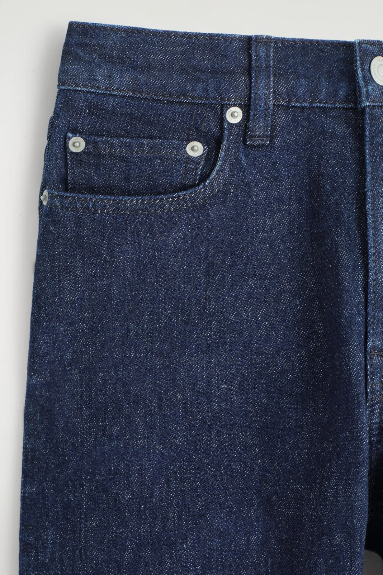 FLUTE JEANS MIT SCHMALEM BEIN