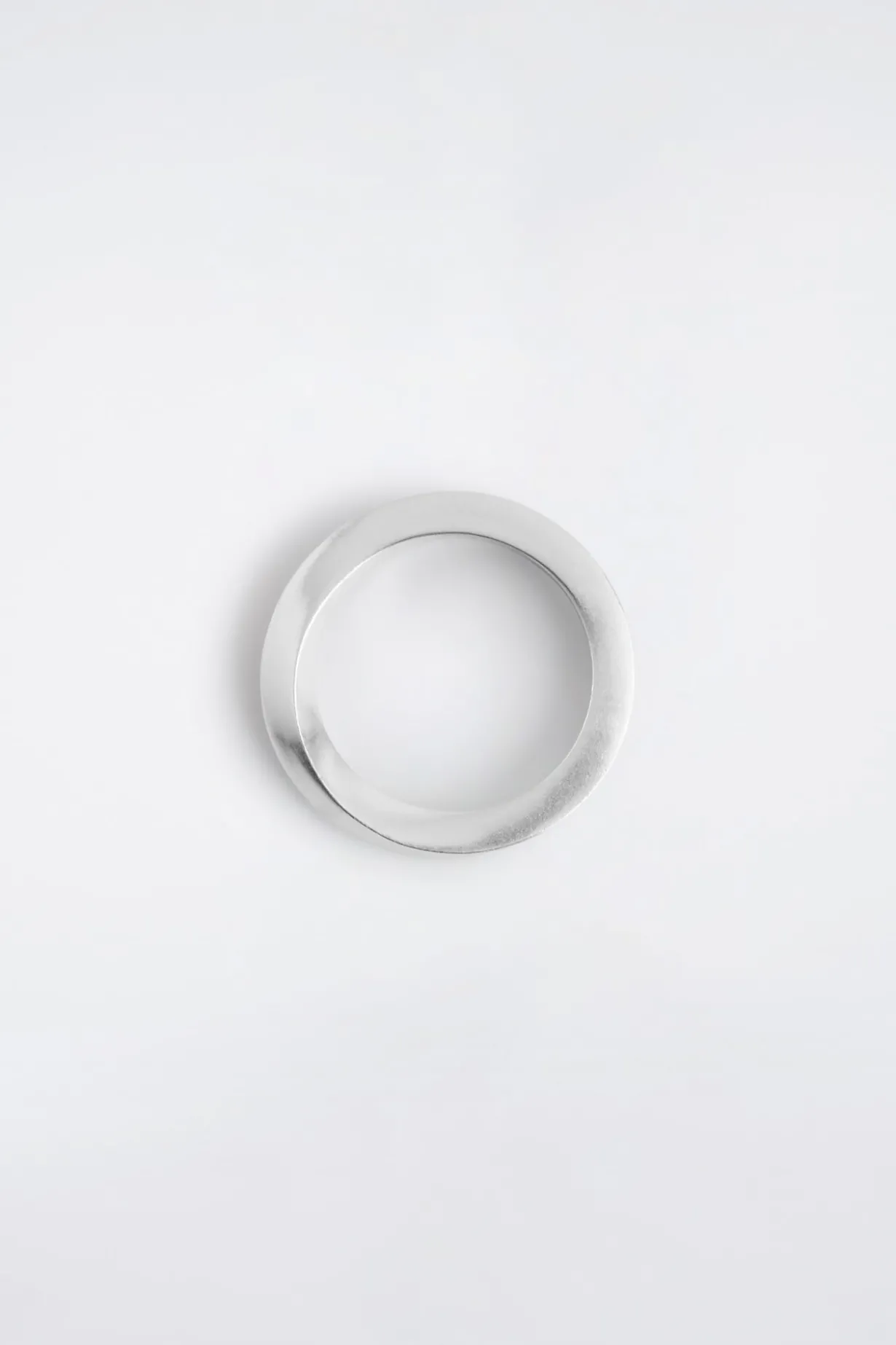 GEDREHTER RING AUS STERLINGSILBER