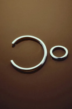 GEDREHTER RING AUS STERLINGSILBER