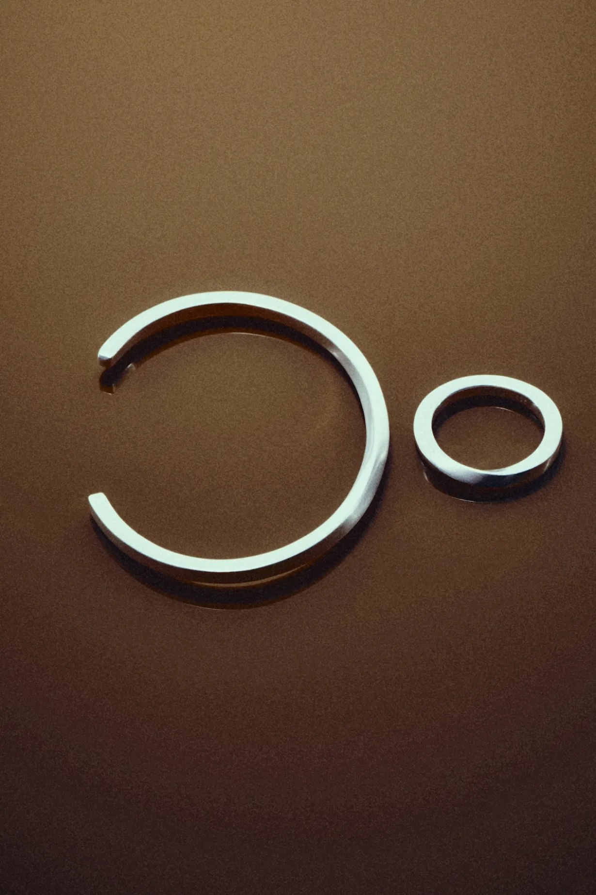 GEDREHTER RING AUS STERLINGSILBER