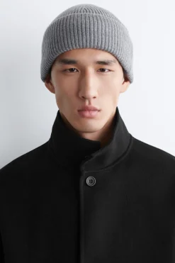 GERIPPTE BEANIE AUS WOLLE