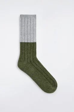 GERIPPTE SOCKEN IN COLOUR-BLOCK-OPTIK