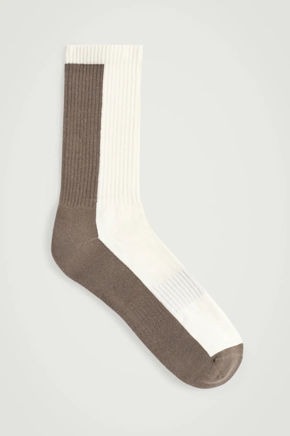 GERIPPTE SOCKEN MIT COLOUR-BLOCK-DESIGN