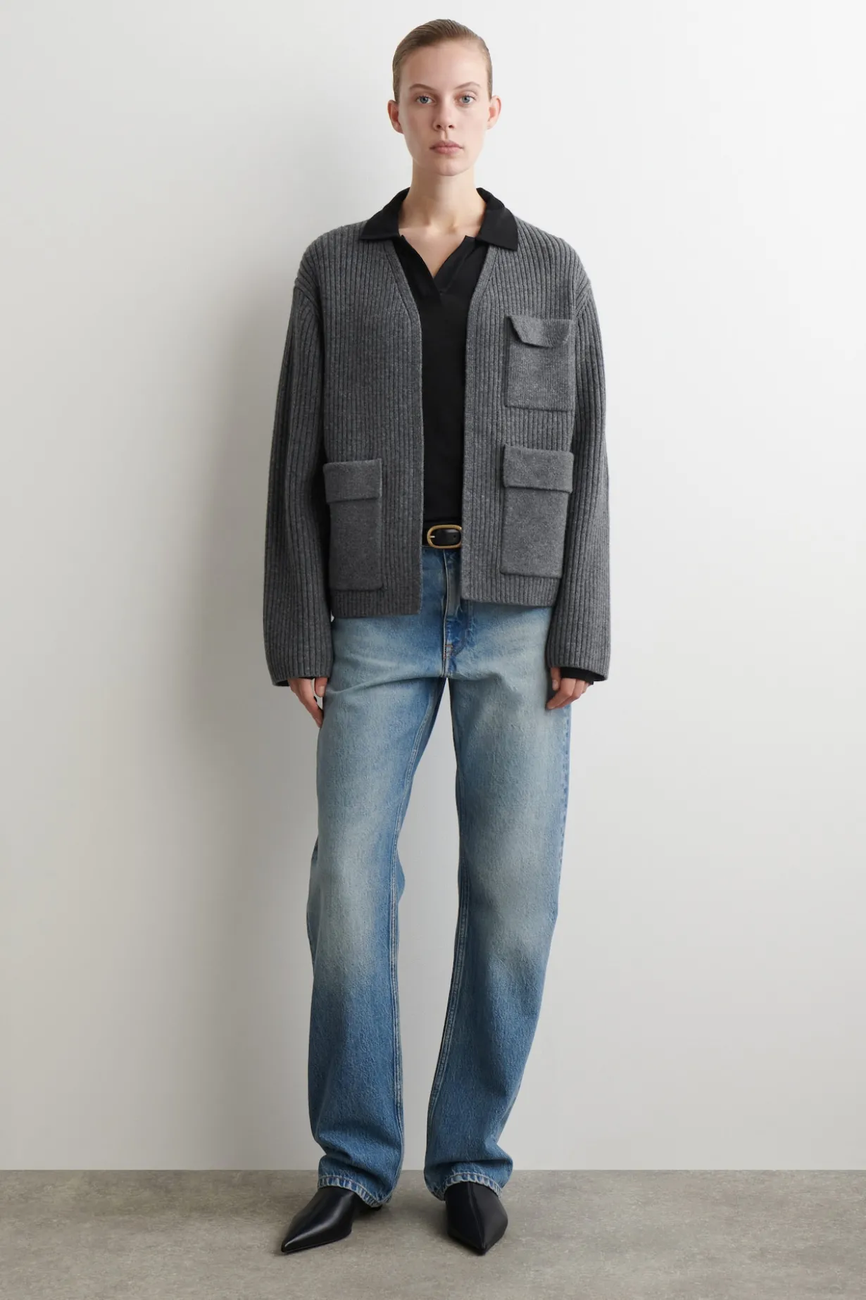 GERIPPTE UTILITY-STRICKJACKE AUS MERINOWOLLE