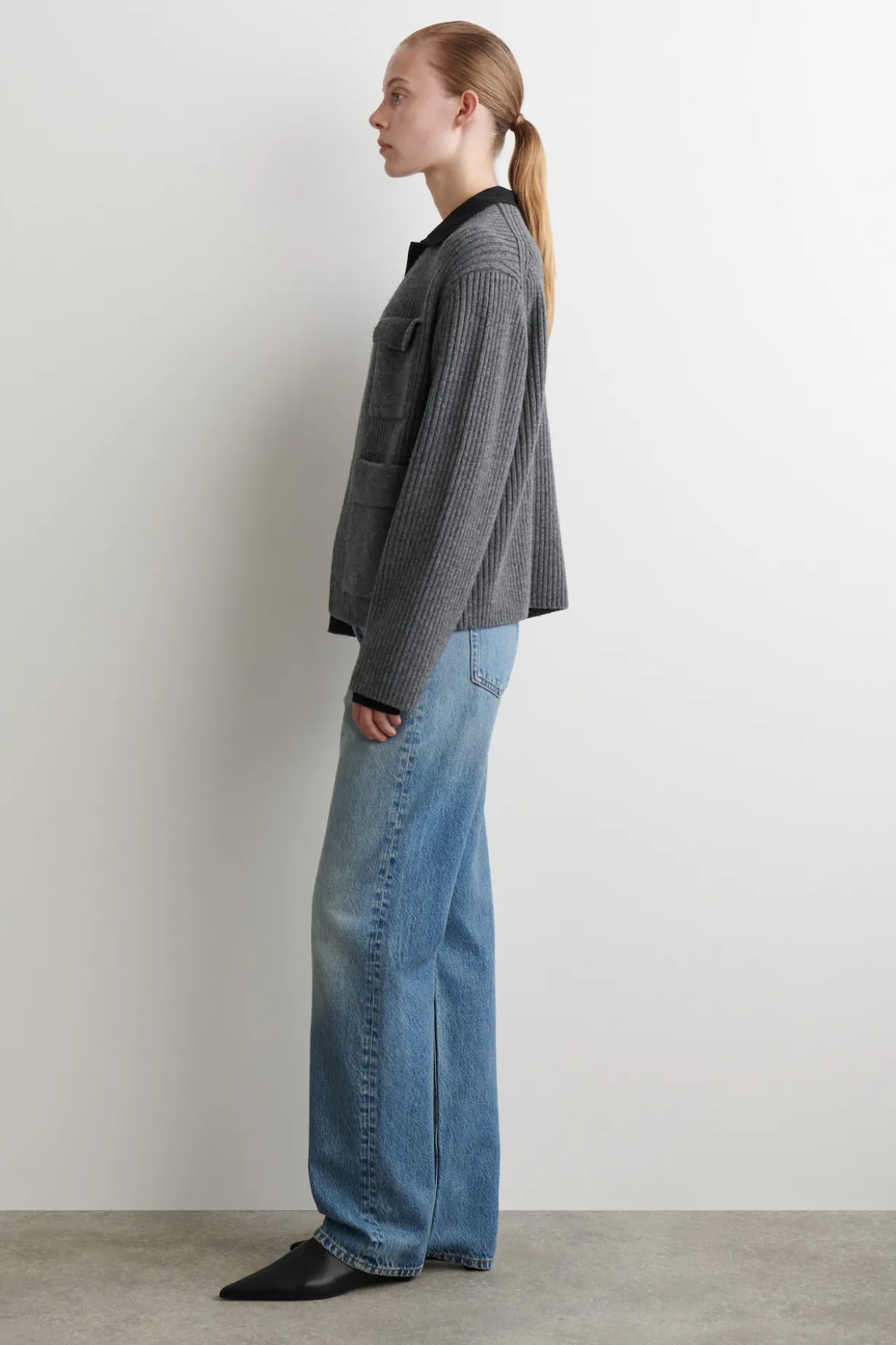 GERIPPTE UTILITY-STRICKJACKE AUS MERINOWOLLE