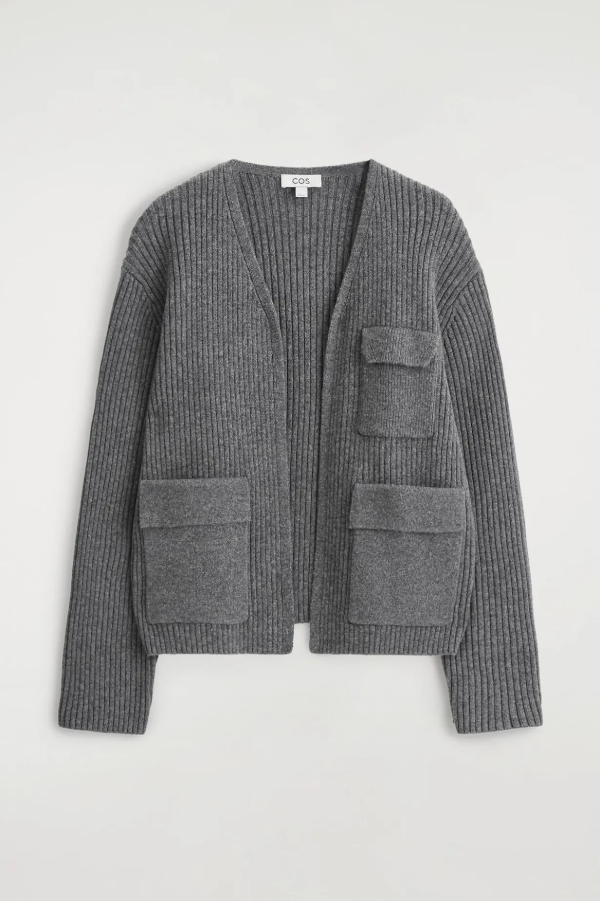 GERIPPTE UTILITY-STRICKJACKE AUS MERINOWOLLE